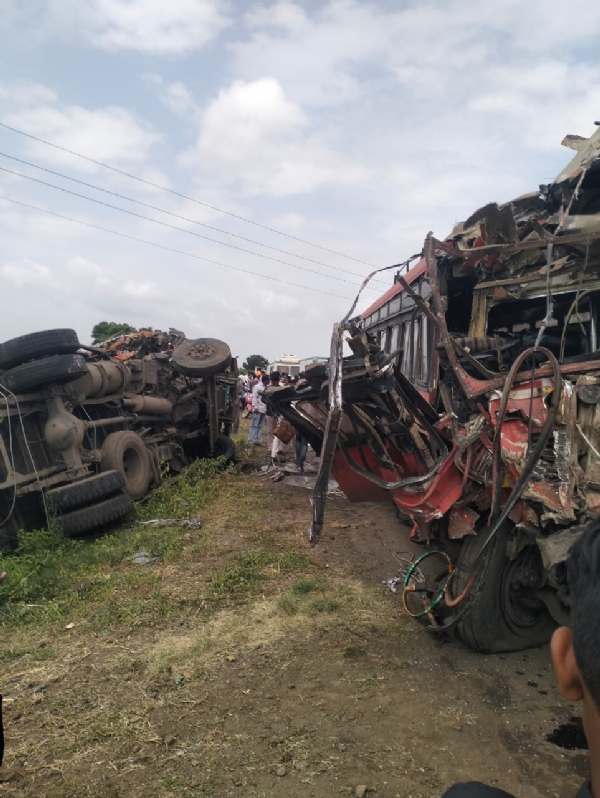 2 women killed, 23 passengers 2 women killed, 23 passengers