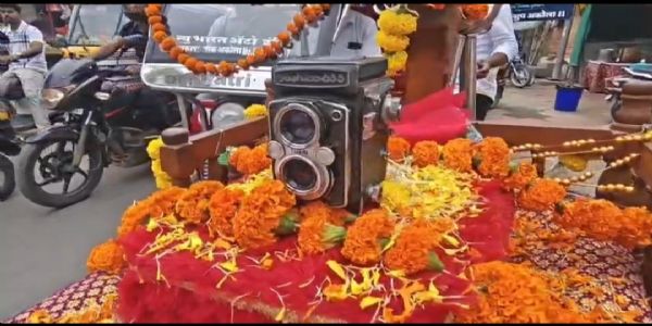 अकोल्यात जागतिक छायाचित्र दिनानिमित्त आगळीवेगळी 