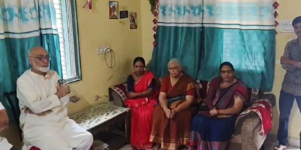 अकोला : आरोपी पोलीसाची कसून चौकशी करा- अंजली आंबेडकर