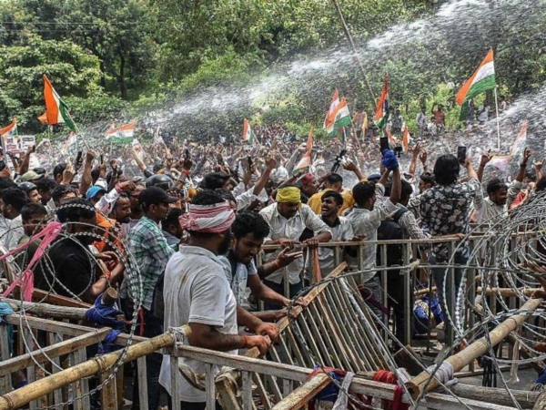 झारखंडमध्ये विद्यार्थ्यांचे आंदोलन थांबले; सरकारला दोन महिन्यांची मुदत, चौकशी न झाल्यास पुन्हा रस्त्यावर झारखंडमध्ये विद्यार्थ्यांचे आंदोलन थांबले; सरकारला दोन महिन्यांची मुदत, चौकशी न झाल्यास पुन्हा रस्त्यावर