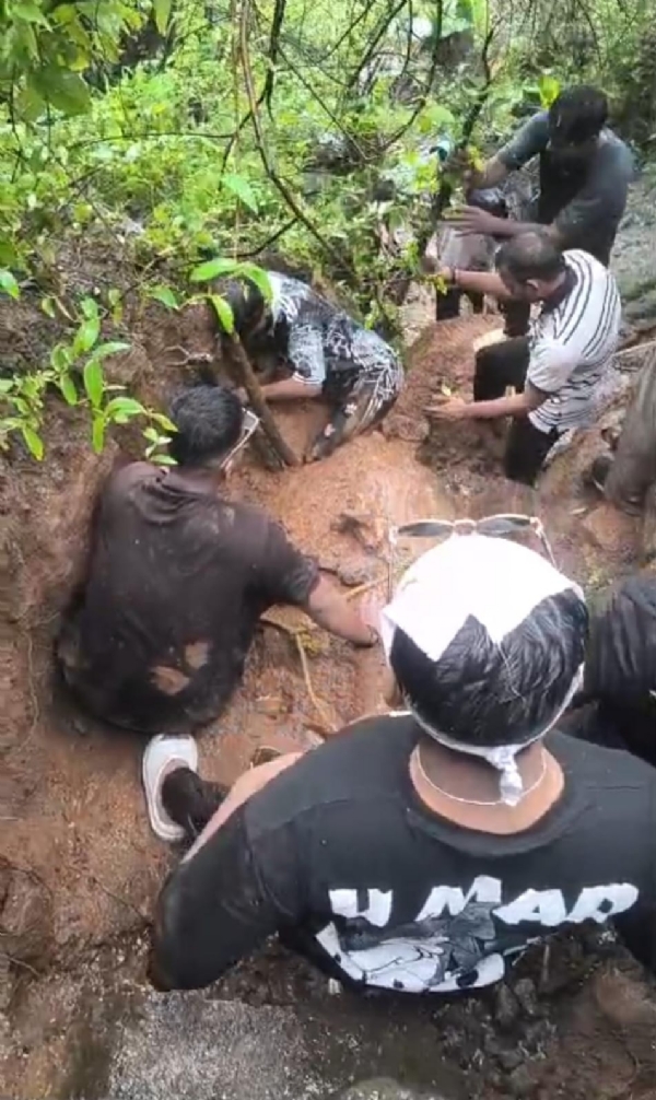 Major accident averted at Peb Fort; tourist rescued after stone pinning his leg was removed.