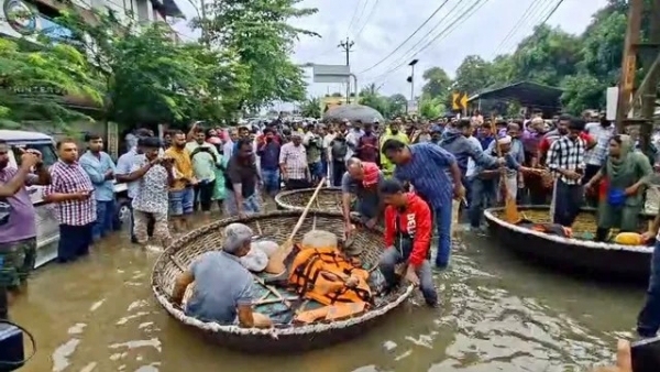 south india rains 8 dead kerala and  3 karnataka landslide