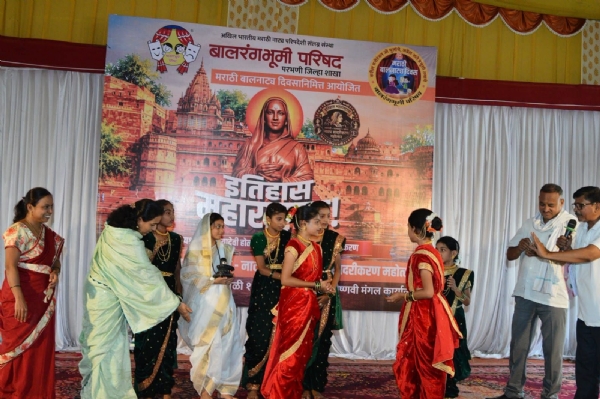 अहिल्यादेवी होळकर जीवनगौरव स्पर्धेत मराठवाडा हायस्कूलची उल्लेखनीय कामगिरी सई चिटणीसला द्वितीय, तर समूह नृत्याला तृतीय क्रमांक; विद्यार्थ्यांच्या यशाने शाळेचा गौरव