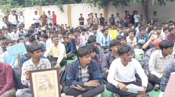 अमरावतीत विद्यार्थ्यांचे अपर आदिवासी आयुक्त कार्यालयासमोर बेमुदत ठिय्या आंदोलन