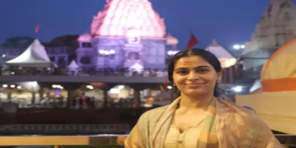 ऑलिम्पिक पदक विजेती मनू भाकर महाकालच्या चरणी