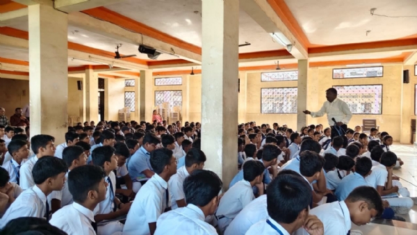 योग्य नियोजनातून यशाचा मार्ग हमखास सुकर होतो : डॉ. महेश पाटील मराठवाडा हायस्कूलमध्ये दहावीच्या विद्यार्थ्यांना बोर्ड परीक्षेच्या तयारीबाबत मार्गदर्शन