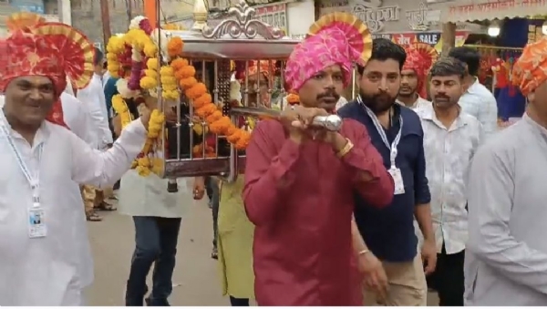 १२ वर्षांची परंपरा; अमरावतीत जागतिक छायाचित्र दिनानिमित्त भव्य कॅमेरा दिंडी १२ वर्षांची परंपरा; अमरावतीत जागतिक छायाचित्र दिनानिमित्त भव्य कॅमेरा दिंडी