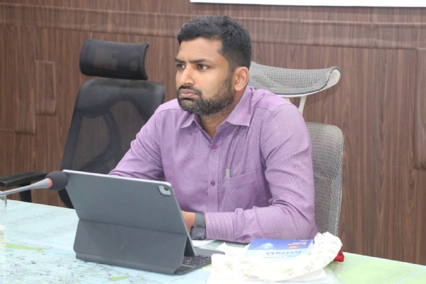 बीड जिल्हाधिकारी