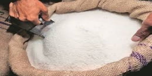 ऐन सणासुदीच्या काळात साखरेच्या दरवाढीने सर्वसामान्यांना फटका