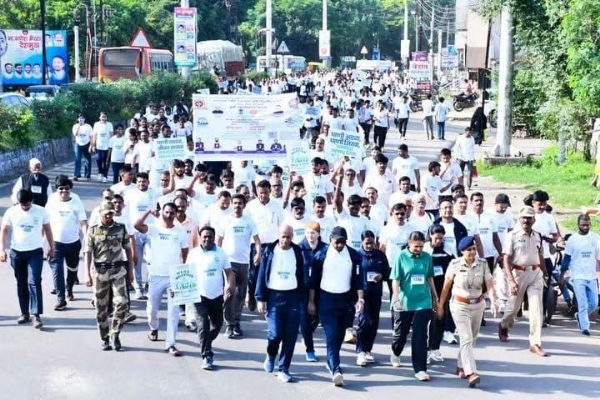 पाणी व माती संवर्धनासाठी परभणीकरांचा वॉकेथॉन -जलसंधारण दिनानिमित्त जिल्हा प्रशासनाचे आयोजन