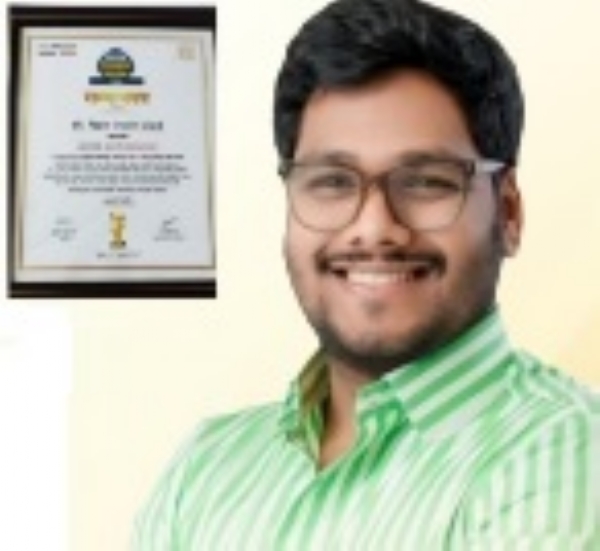 Vikram Sable honored with the ‘Ideal Deputy Council President’ award.