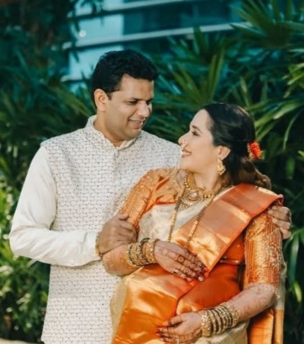 तेजस्विनी लोणारी झाली आई; समाधान सरवणकरांच्या घरी चिमुकल्या राजकुमाराचं आगमन! तेजस्विनी लोणारी झाली आई; समाधान सरवणकरांच्या घरी चिमुकल्या राजकुमाराचं आगमन!