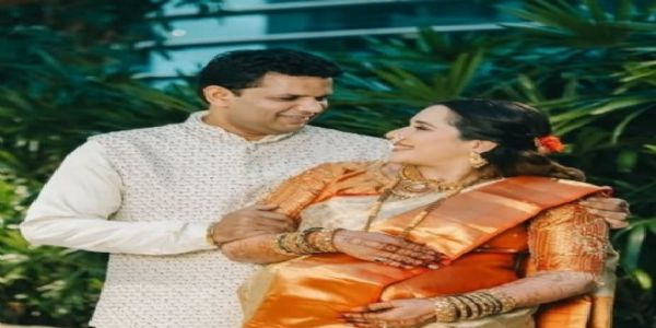 अभिनेत्री तेजस्विनी आणि समाधान सरवणकर यांच्या घरी चिमुकल्या राजकुमाराचं आगमन