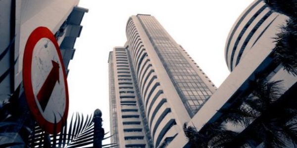 देशाच्या टॉप 10 मोस्ट व्हॅल्युड कंपन्यांपैकी 4 कंपन्यांच्या मार्केट कॅपमध्ये 87 हजार कोटींपेक्षा जास्त घट