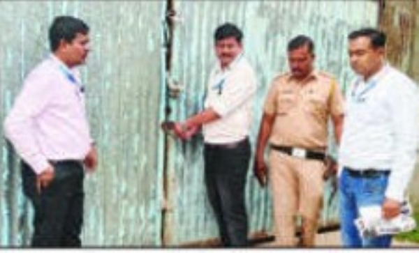 नवसारी च्या गोदाम वरून 20 लाखाचा 385 क्विंटल धान्यसाठा जप्त नवसारी च्या गोदाम वरून 20 लाखाचा 385 क्विंटल धान्यसाठा जप्त