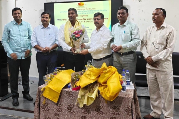 प्रा. गोविंद पवार यांना अर्थशास्त्र विषयात पीएच.डी. पदवी प्रा. गोविंद पवार यांना अर्थशास्त्र विषयात पीएच.डी. पदवी