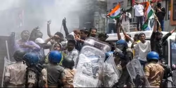 बिहार : नोकरभरतीच्या मागणीसाठी  हिंसक आंदोलन