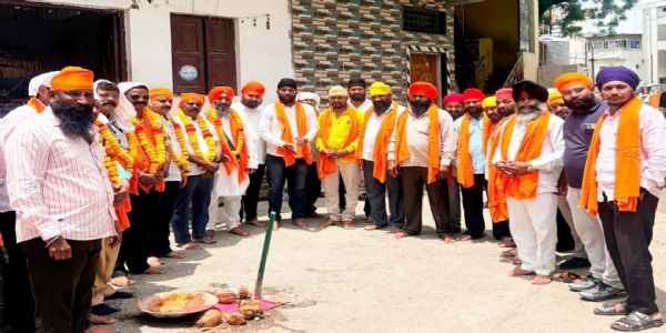 परभणी : गुरु साहिब जी गुरुद्वारा परिसरातील पेव्हर ब्लॉक कामाचा शुभारंभ