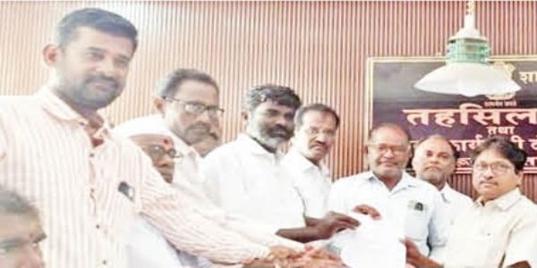 लातूर - पीक विमा, कर्जमाफी, प्रोत्साहन अनुदान जाहीर करण्याची मागणी