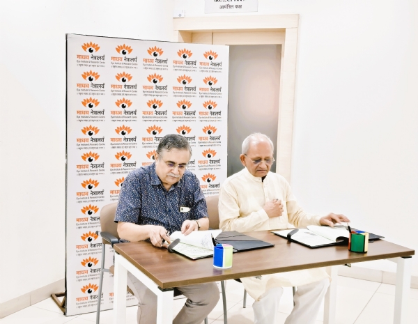अरिवंद मार्डीकर आणि अविनाश अग्निहोत्री सामंजस्य करारावर हस्ताक्षर करताना अरिवंद मार्डीकर आणि अविनाश अग्निहोत्री सामंजस्य करारावर हस्ताक्षर करताना