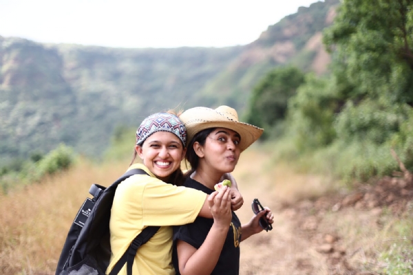 बालपणीची धमाल ते आयुष्यभराची साथ, रक्षाबंधनाच्या आठवणींमध्ये कलाकारांनी उलगडलं भावंडांचं खास नातं.