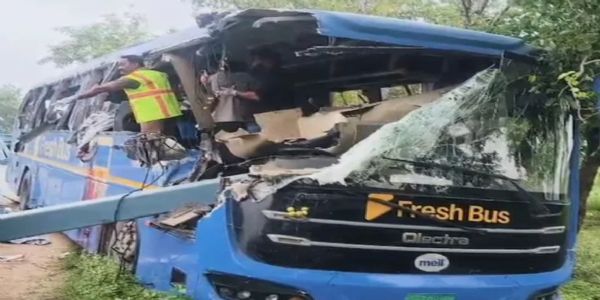 तेलंगणामध्ये बस आणि ट्रकची धडक, 6 ठार