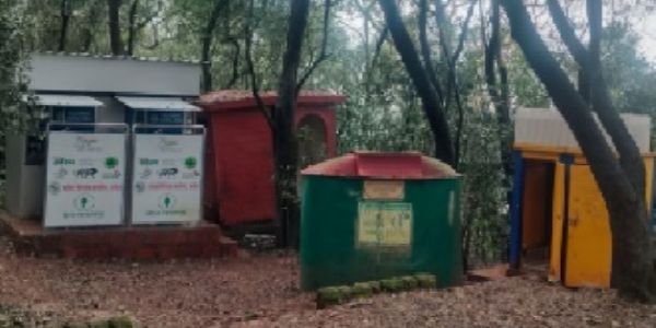 रायगड - ३८ लाखांचे शौचालय धूळ खात; शारलोट लेकजवळ चार शौचालयांची गर्दी