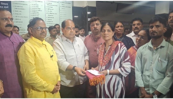 ३ परिचारिका अन् एका ब्रदरचा भाजपकडून प्रत्येकी ५० हजारांची मदत देऊन सन्मान..