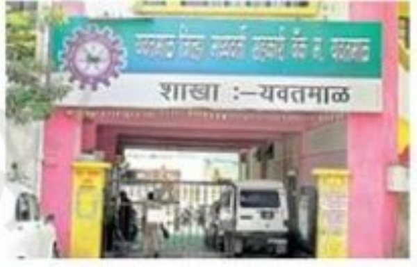‘मध्यवर्ती’च्या १२ हजार लाभार्थ्यांना दिलासा ४३ हजार कर्जखात्यांसाठी ३४९ कोटी प्राप्त ‘मध्यवर्ती’च्या १२ हजार लाभार्थ्यांना दिलासा ४३ हजार कर्जखात्यांसाठी ३४९ कोटी प्राप्त