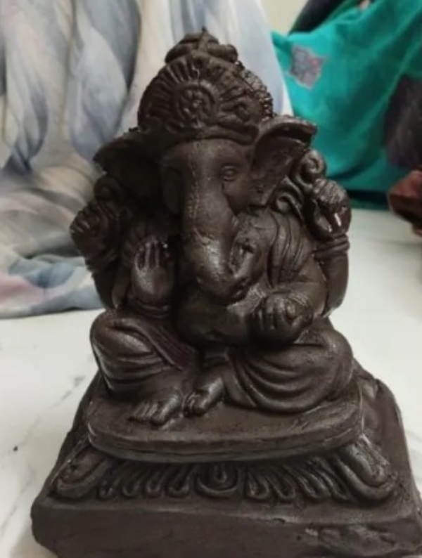 गवळाऊ गायीच्या शेणापासून तयार होणार इको-फ्रेंडली गणपती गवळाऊ गायीच्या शेणापासून तयार होणार इको-फ्रेंडली गणपती