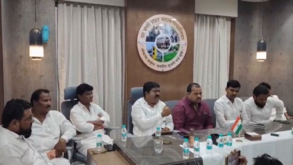 परभणी राष्ट्रवादीच्या नगरसेवकांचा ठाम पवित्रा; ‘पक्षांतराच्या वावड्या खोट्या!’ ३० ऑगस्टला शिवसेनेत प्रवेशाच्या चर्चांना पूर्णविराम; सर्व नगरसेवक राष्ट्रवादीसोबतच परभणी राष्ट्रवादीच्या नगरसेवकांचा ठाम पवित्रा; ‘पक्षांतराच्या वावड्या खोट्या!’ ३० ऑगस्टला शिवसेनेत प्रवेशाच्या चर्चांना पूर्णविराम; सर्व नगरसेवक राष्ट्रवादीसोबतच
