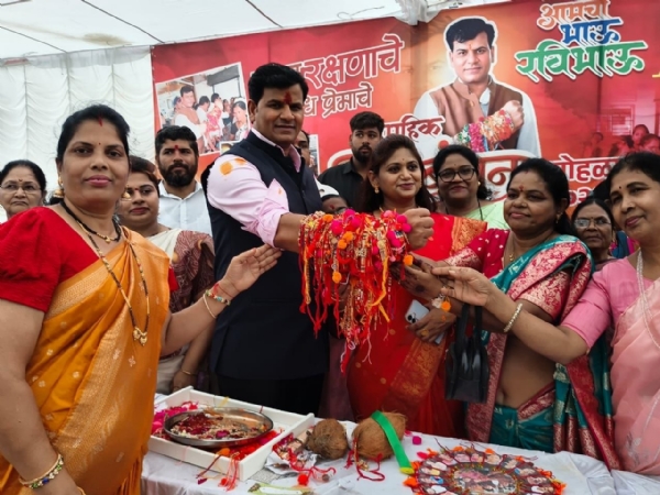 हजारो लाडक्या बहिणींच्या राख्यांनी सजले रवि राणांचे मनगट मानधन ३ हजार करण्याची मुख्यमंत्र्यांकडे मागणी हजारो लाडक्या बहिणींच्या राख्यांनी सजले रवि राणांचे मनगट मानधन ३ हजार करण्याची मुख्यमंत्र्यांकडे मागणी