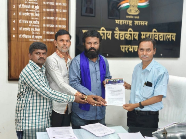 स्त्री रुग्णालय रेफर प्रकरणावर भीम आर्मीचा आक्षेप स्त्री रुग्णालय रेफर प्रकरणावर भीम आर्मीचा आक्षेप