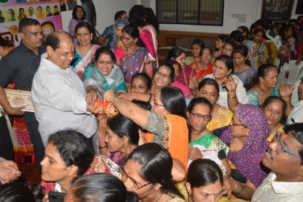 रक्षाबंधन सोहळ्यात भाजपकडून सामाजिक बांधिलकीचा जागर रक्षाबंधन सोहळ्यात भाजपकडून सामाजिक बांधिलकीचा जागर