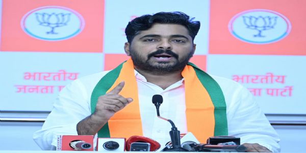 राहुल गांधींच्या रिलाँचिंगसाठी आदिवासी विद्यार्थ्यांच्या खांद्यावर बंदूक; नवनाथ बन यांचा प्रहार