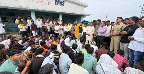 आदिवासी विद्यार्थी अमरावतीहून पायीच निघाले यवतमाळच्या दिशेने, मागण्या मान्य न झाल्याने आंदोलन तीव्र..