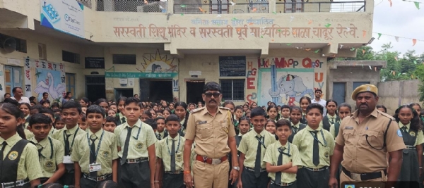 सायबर गुन्ह्यांपासून सुरक्षिततेसाठी चांदूर रेल्वेत शाळांमध्ये जनजागृती सायबर गुन्ह्यांपासून सुरक्षिततेसाठी चांदूर रेल्वेत शाळांमध्ये जनजागृती