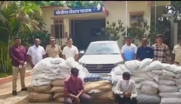 १६ लाख ६३ हजारांचा गुटखा व क्रेटा कार जप्त १६ लाख ६३ हजारांचा गुटखा व क्रेटा कार जप्त