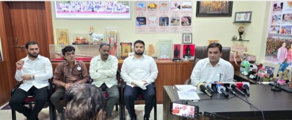 पत्रकार परिषदेत राज्यसभा खा. धनंजय महाडिक पत्रकार परिषदेत राज्यसभा खा. धनंजय महाडिक
