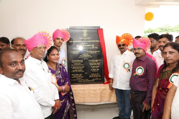 शिस्त, नेतृत्व आणि संघर्षाची जिद्द मैदानातूनच घडते - आ.डॉ.गुट्टे गंगाखेड तालुका क्रीडा संकुलाचे लोकार्पण शिस्त, नेतृत्व आणि संघर्षाची जिद्द मैदानातूनच घडते - आ.डॉ.गुट्टे गंगाखेड तालुका क्रीडा संकुलाचे लोकार्पण