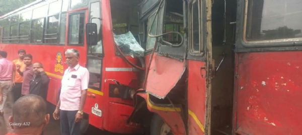 अपघातग्रस्त एसटी बसेस अपघातग्रस्त एसटी बसेस