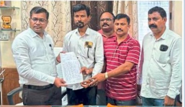 घनकचऱ्यातील भ्रष्टाचाराची चौकशी करा वरुड महाविकास आघाडीचे मुख्याधिकाऱ्यांना निवेदन