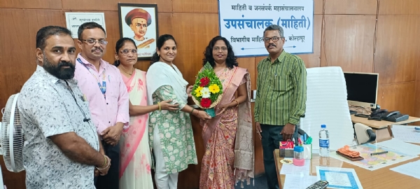 जिल्हा माहिती कार्यालयात  वर्षा पाटोळे यांचे स्वागत करण्यात आले