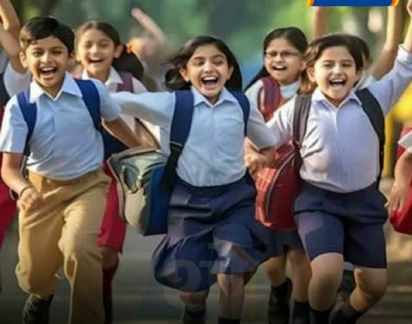 शाळा सुरू होऊन एक महिना उलटला, अद्याप दुसऱ्या गणवेशासाठी निधी नाही; शिक्षण विभागाने वरिष्ठांकडे केली मागणी शाळा सुरू होऊन एक महिना उलटला, अद्याप दुसऱ्या गणवेशासाठी निधी नाही; शिक्षण विभागाने वरिष्ठांकडे केली मागणी