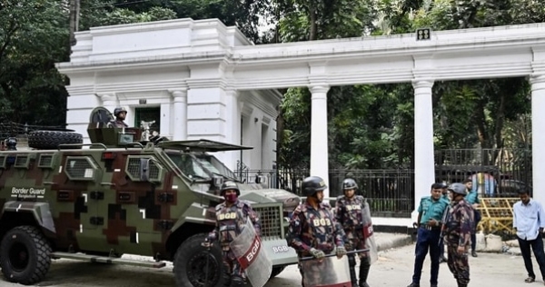 शेख हसीना यांच्या सरकार कोसळल्याच्या दुसऱ्या वर्धापनदिनानिमित्त बांग्लादेशात हाय अलर्ट