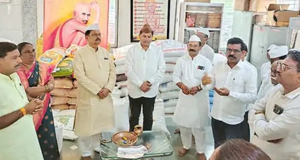 6.7 लाखांचे 119 क्विंटल लाडू साहित्य ‘श्रीं’च्या चरणी समर्पित:संत श्री गजानन महाराज संस्थान शेगाव येथे भाविकांना गुरुवारी करणार लाडवाचे वितरण