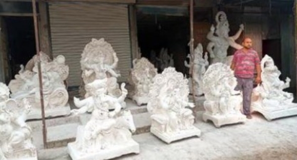 यंदा गणेशमूर्तीला महागाईच्या झळा यंदा गणेशमूर्तीला महागाईच्या झळा