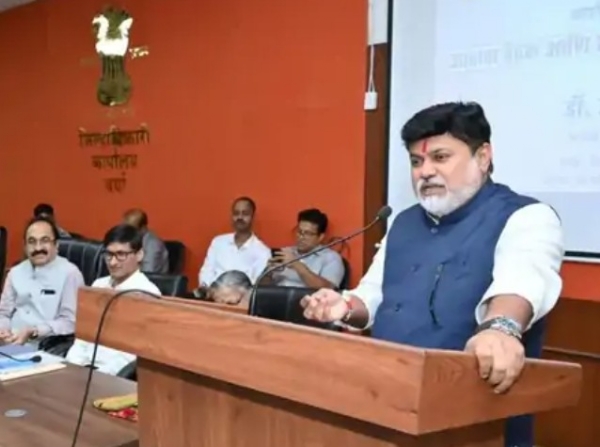 वर्धा महाराष्ट्रातील पहिले ‘पुस्तकांचे शहर’; सुरगावला मिळणार ‘कवितांचे गाव’ची ओळख वर्धा महाराष्ट्रातील पहिले ‘पुस्तकांचे शहर’; सुरगावला मिळणार ‘कवितांचे गाव’ची ओळख