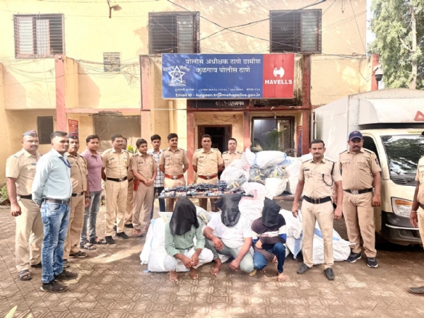 Gutkha and tobacco smuggling racket busted; three arrested.