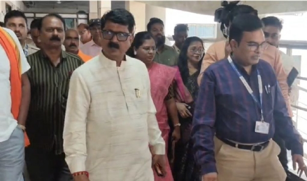 व्हेंटिलेटर कंपन्या सरकारला व्हेंटिलेटर आनत आहे-ठाकरे गटाचे खासदार अरविंद सावंत यांची टीका.. व्हेंटिलेटर कंपन्या सरकारला व्हेंटिलेटर आनत आहे-ठाकरे गटाचे खासदार अरविंद सावंत यांची टीका..